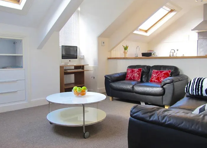 The Hideaway, Victorian Townhouse Apartment With Parking